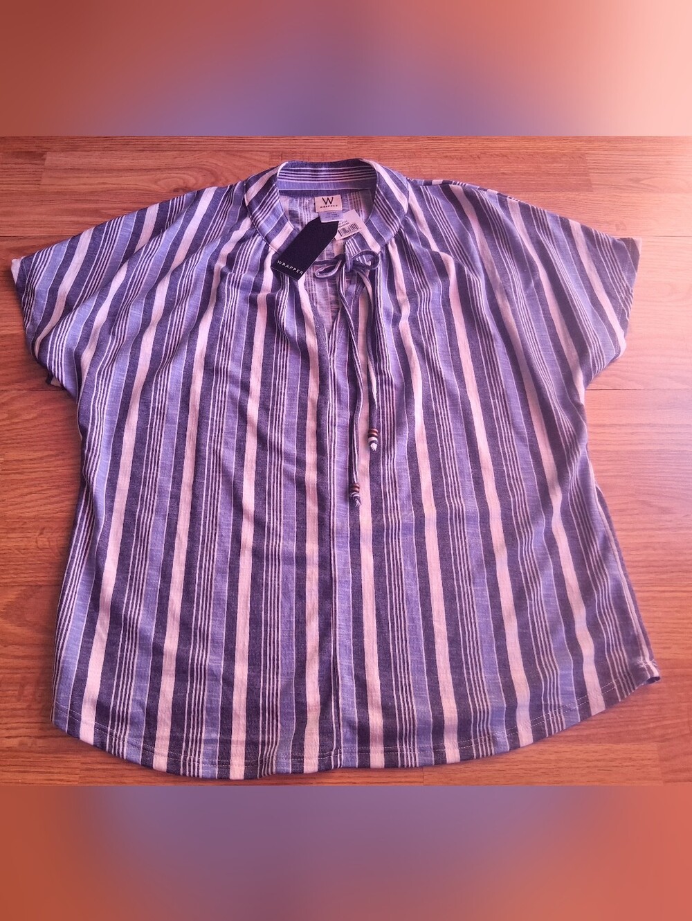 NWT Ladi3s Top By Wrapper, Blues, White. Sz S
